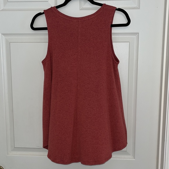 Old navy flowy tank - SMALL - Picture 2 of 5